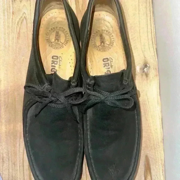 Clarks Wallabees Low Men’s Sz 9.5 Matte Black Leather RARE Vibram Sole NICE - Picture 3 of 6